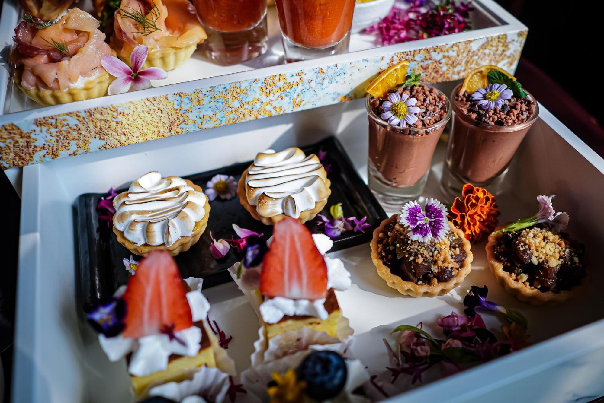 Hotel Muse Bangkok, Autograph Collection - Marriott International מראה חיצוני תמונה A selection of desserts