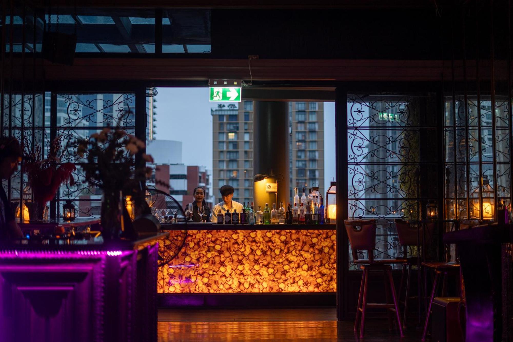 Hotel Muse Bangkok, Autograph Collection - Marriott International מראה חיצוני תמונה The bar at the top of the hotel